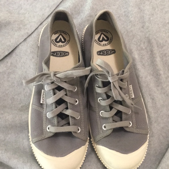 Keen Shoes - KEEN GREY  KICKS size 8